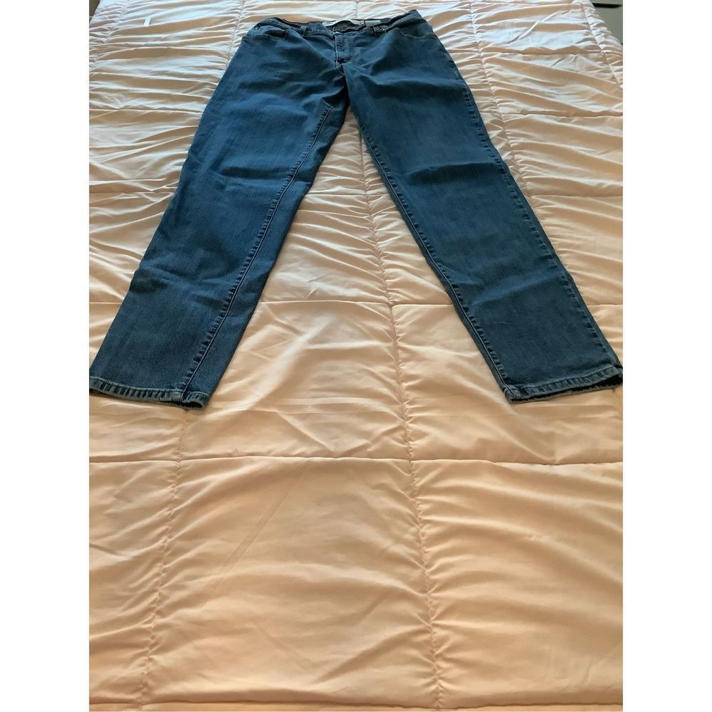 Levi's Women's Blue Mid Rise Relaxed Fit Tapered Leg Jeans Size 12L Missy NWT